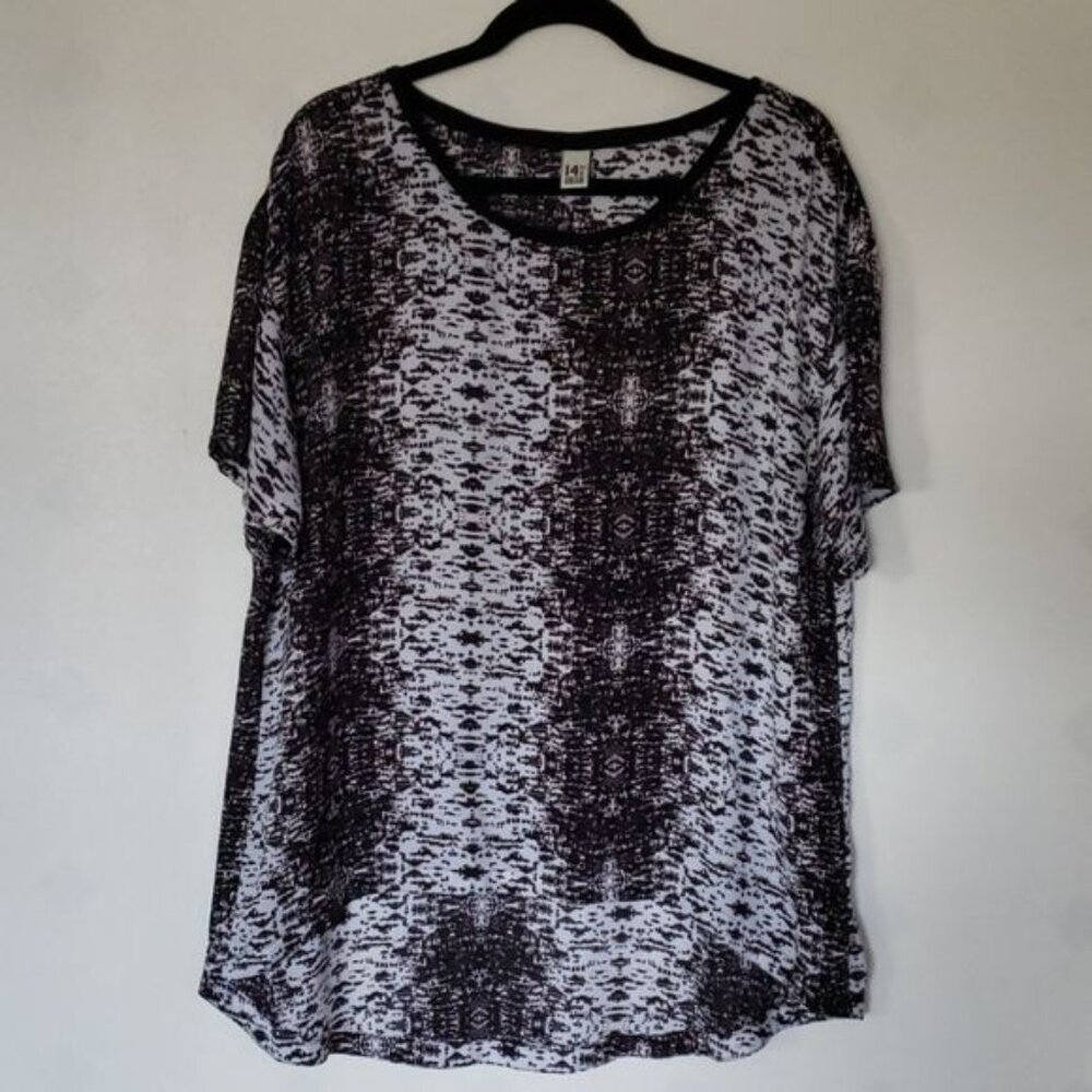  14TH & UNION black and white hi lo blouse